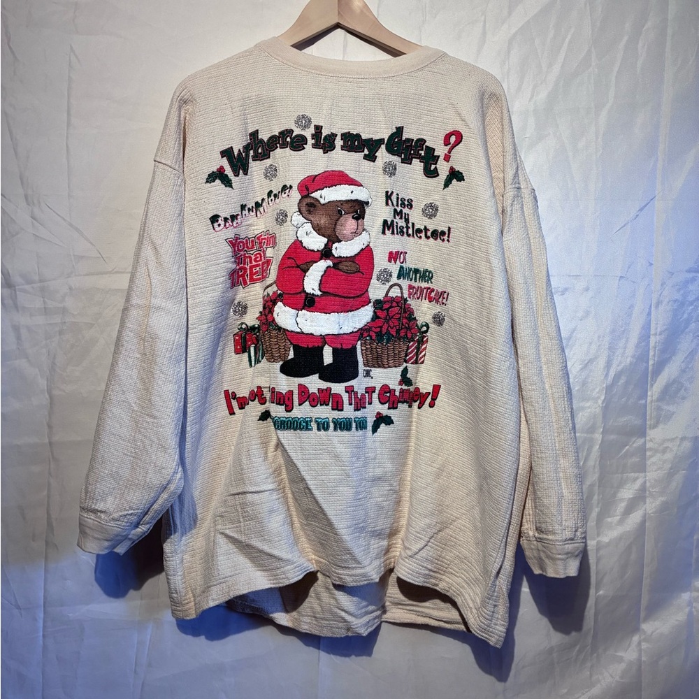Chic Vintage Cream Holiday Sweatshirt with Festive Bear Design Large oversized